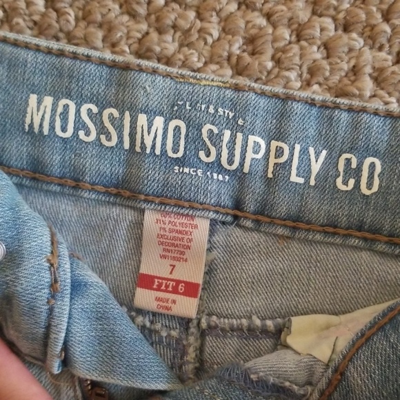 Shorts - Picture 2 of 3